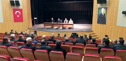 Kaymakamımız Osman DEMİR başkanlığında; Kurum Amirleri, Meslek Odaları ve Mahalle Muhtarlarının katılımı ile Değerlendirme Toplantısı yapıldı.