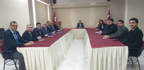 Kaymakamımız Sayın Onur ÖZAYDIN başkanlığında, Erzin ilçemizdeki kamu kurum ve kuruluşlarımızın amirleri ile toplantı gerçekleştirildi.